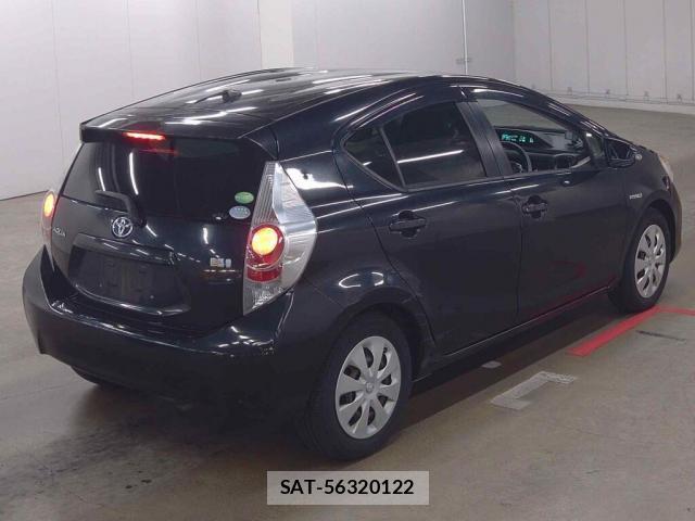 Toyota AQUA 2013-07 8223348-4