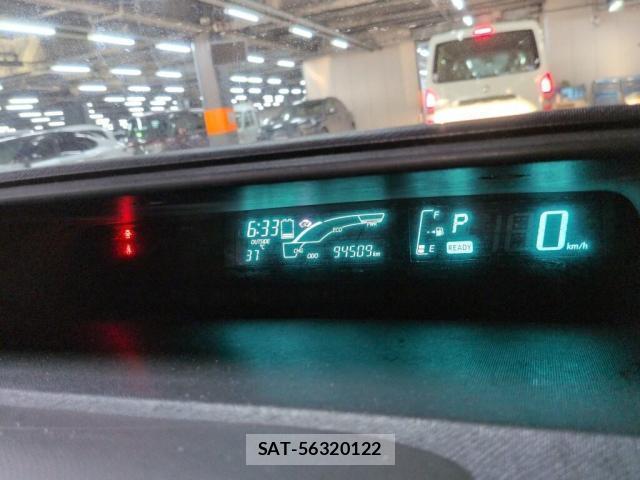 Toyota AQUA 2013-07 8223348-5