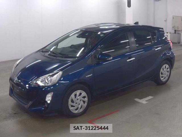 Toyota AQUA 2017-05 8223366-3