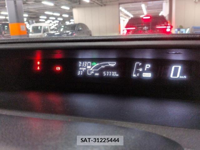 Toyota AQUA 2017-05 8223366-5