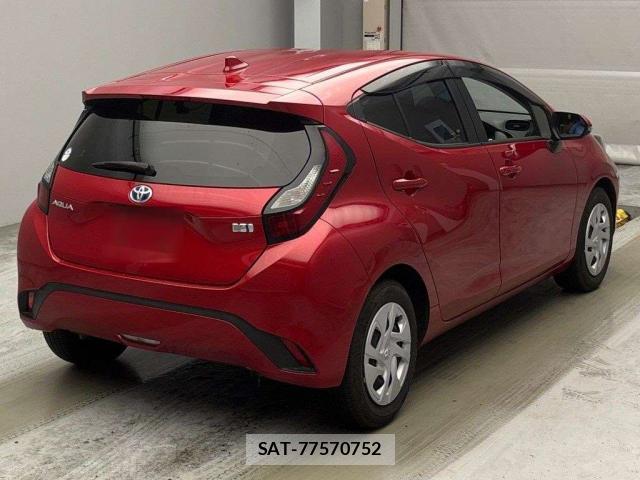 Toyota AQUA 2021-09 8223475-1