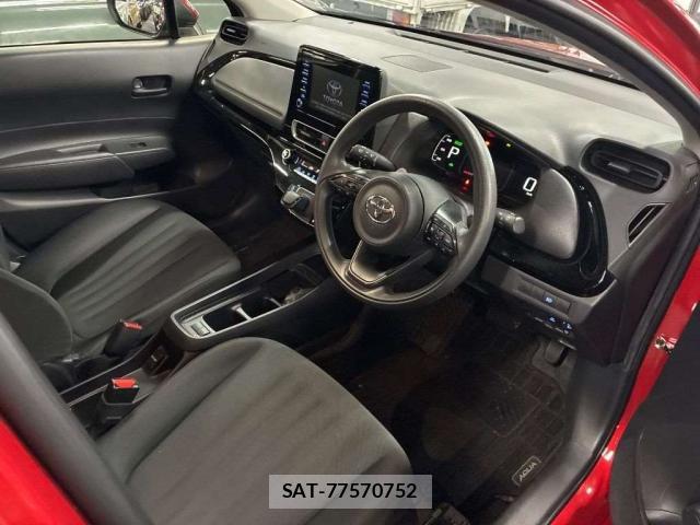 Toyota AQUA 2021-09 8223475-2