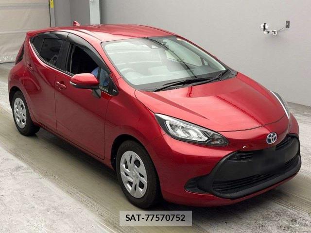 Toyota AQUA 2021-09 8223475-3