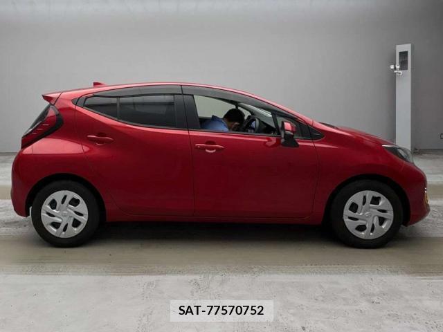 Toyota AQUA 2021-09 8223475-8