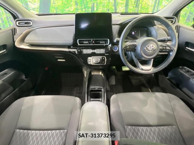 Toyota AQUA 2021-12 8223520-1