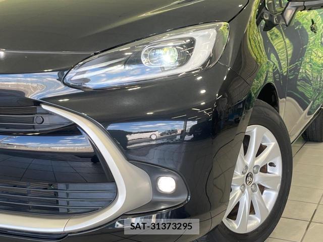 Toyota AQUA 2021-12 8223520-11