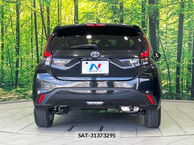 Toyota AQUA 2021-12 8223520-14