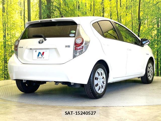Toyota AQUA 2012-07 8223974-16