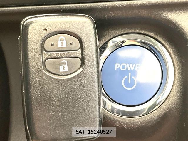 Toyota AQUA 2012-07 8223974-6