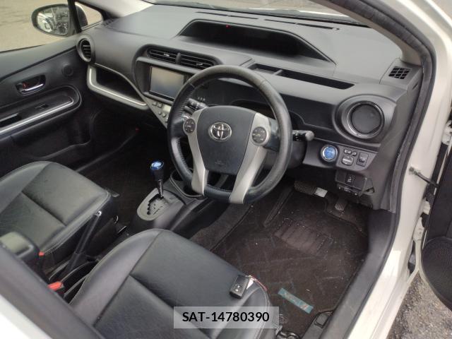 Toyota AQUA 2013-09 8224046-12