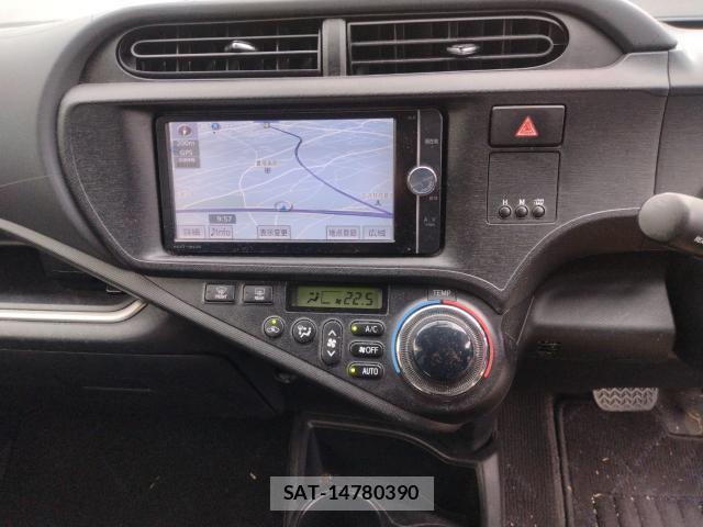 Toyota AQUA 2013-09 8224046-2