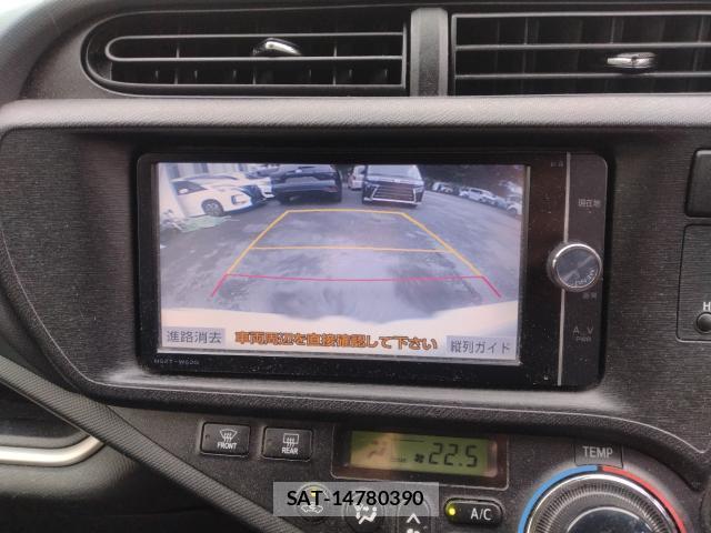 Toyota AQUA 2013-09 8224046-3