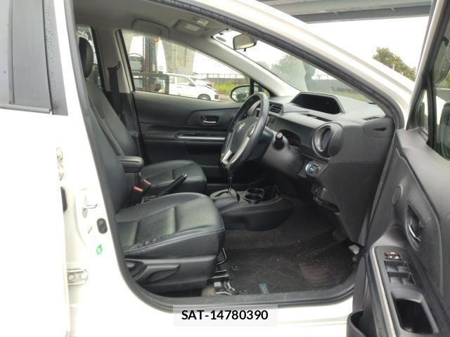 Toyota AQUA 2013-09 8224046-4