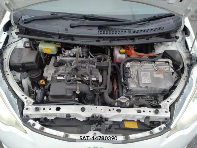 Toyota AQUA 2013-09 8224046-6