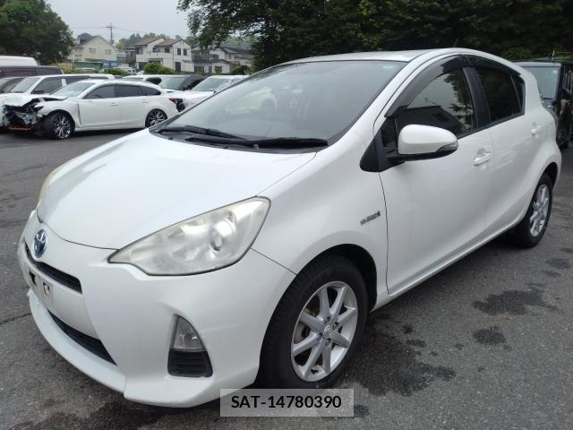 Toyota AQUA 2013-09 8224046-8