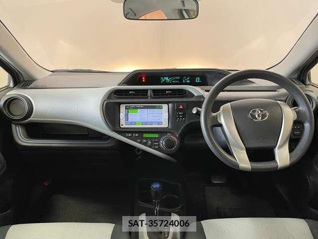 Toyota AQUA 2013-09 8224178-1