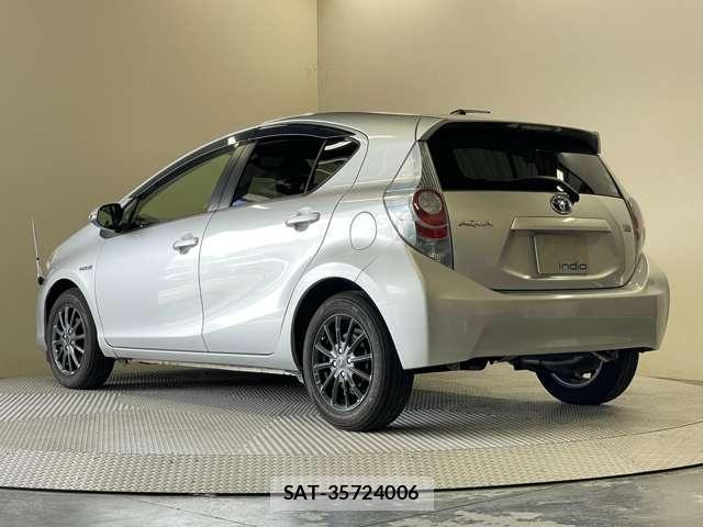 Toyota AQUA 2013-09 8224178-10