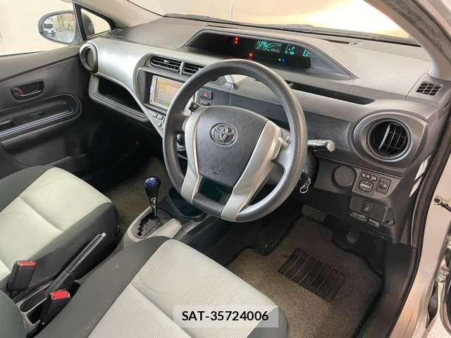 Toyota AQUA 2013-09 8224178-11