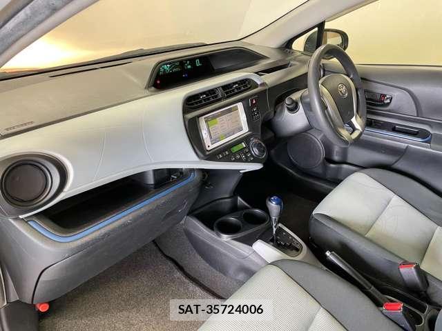 Toyota AQUA 2013-09 8224178-12