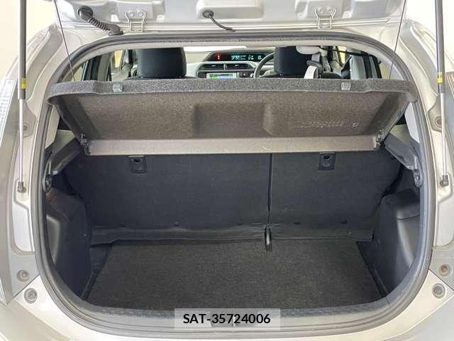 Toyota AQUA 2013-09 8224178-15