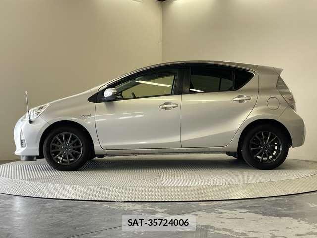 Toyota AQUA 2013-09 8224178-16