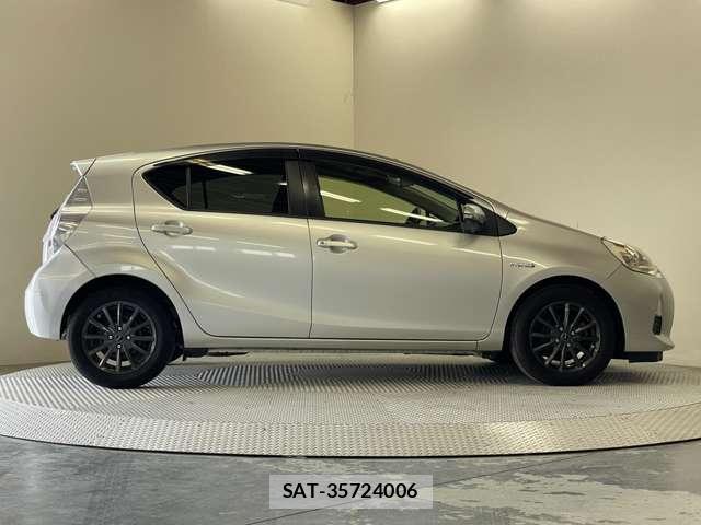Toyota AQUA 2013-09 8224178-18
