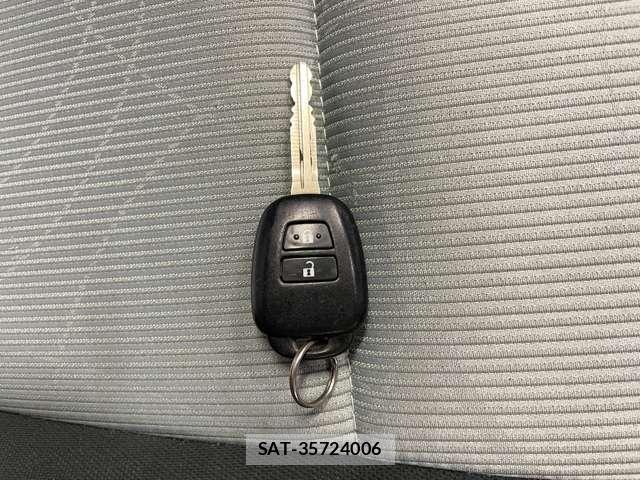 Toyota AQUA 2013-09 8224178-6