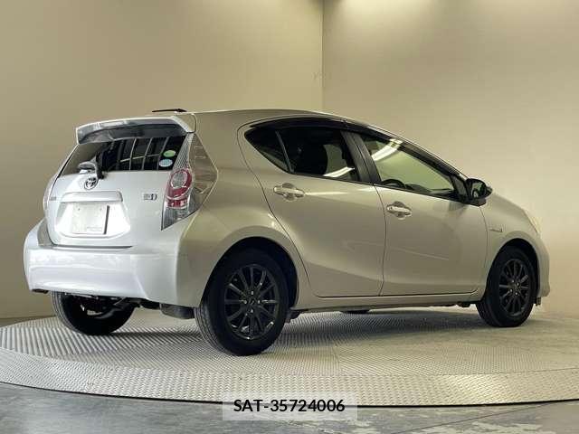 Toyota AQUA 2013-09 8224178-9