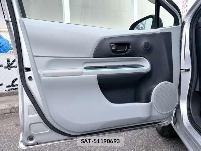 Toyota AQUA 2013-03 8224318-11