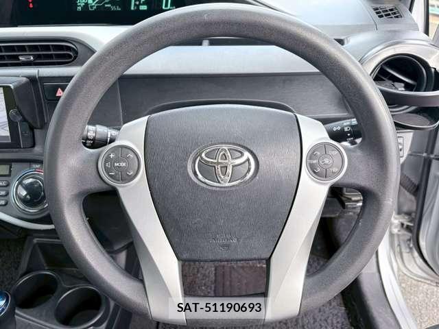 Toyota AQUA 2013-03 8224318-13