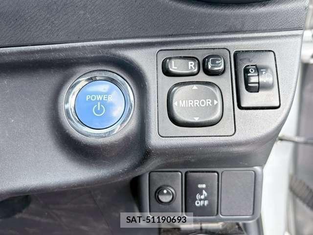Toyota AQUA 2013-03 8224318-14