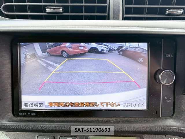 Toyota AQUA 2013-03 8224318-3