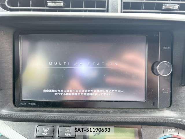 Toyota AQUA 2013-03 8224318-4