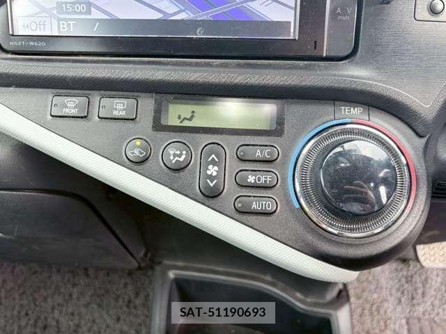 Toyota AQUA 2013-03 8224318-5