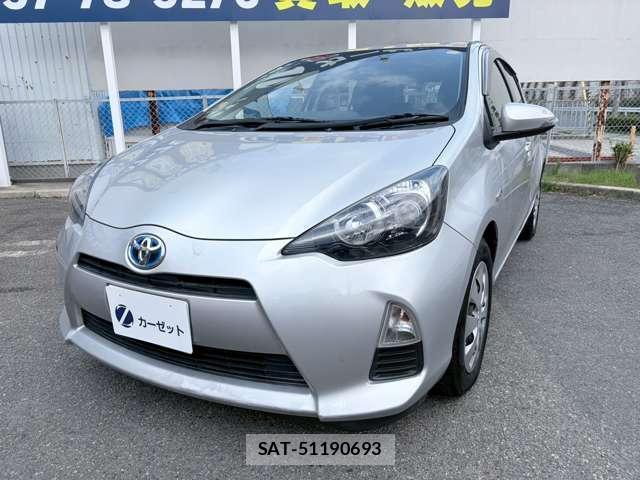 Toyota AQUA 2013-03 8224318-7