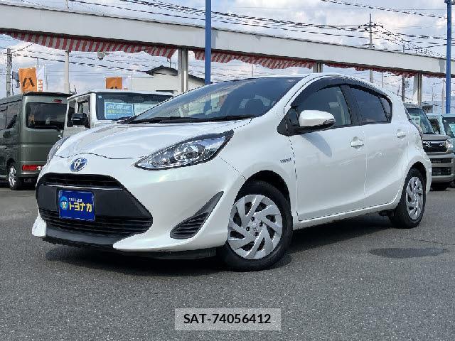 Toyota AQUA 2018-05 8224811-0