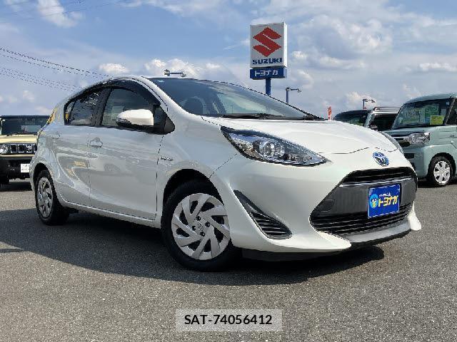 Toyota AQUA 2018-05 8224811-2