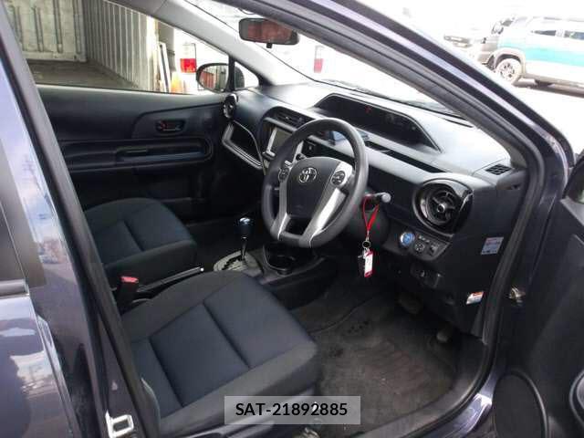 Toyota AQUA 2015-01 8224862-2