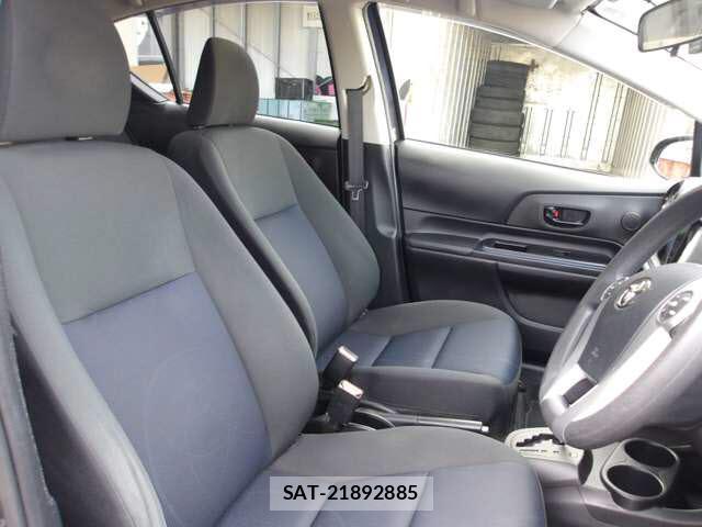 Toyota AQUA 2015-01 8224862-3