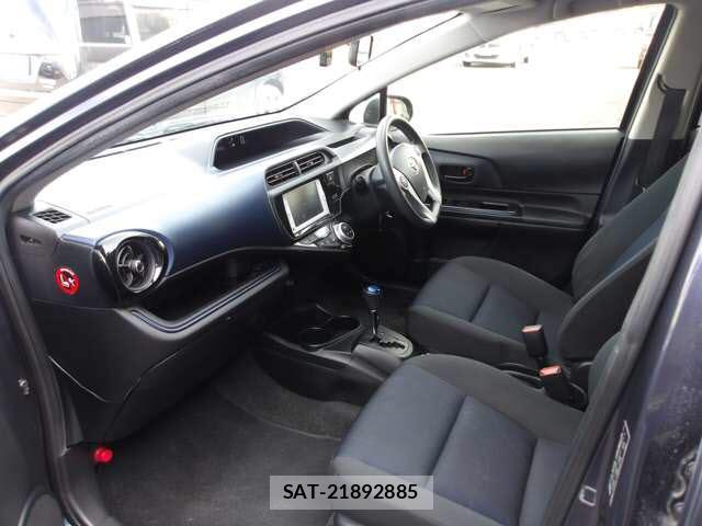 Toyota AQUA 2015-01 8224862-5