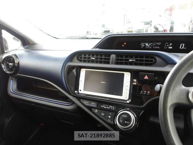 Toyota AQUA 2015-01 8224862-7