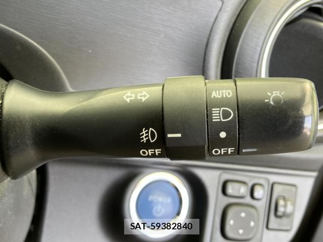 Toyota AQUA 2014-02 8225130-15