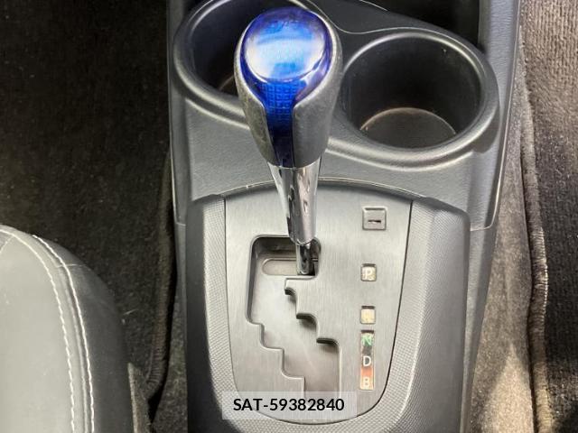Toyota AQUA 2014-02 8225130-17