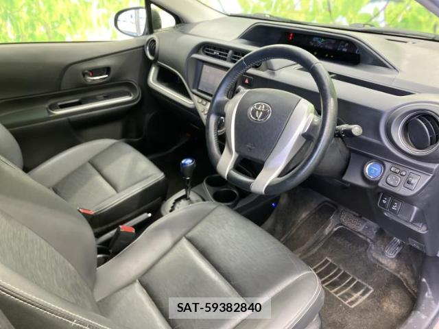 Toyota AQUA 2014-02 8225130-4