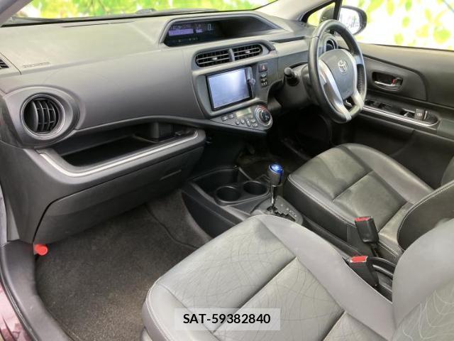 Toyota AQUA 2014-02 8225130-6