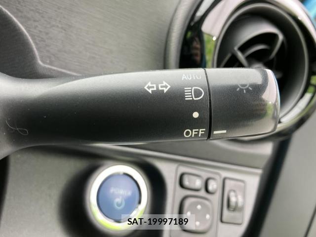 Toyota AQUA 2015-07 8225318-15
