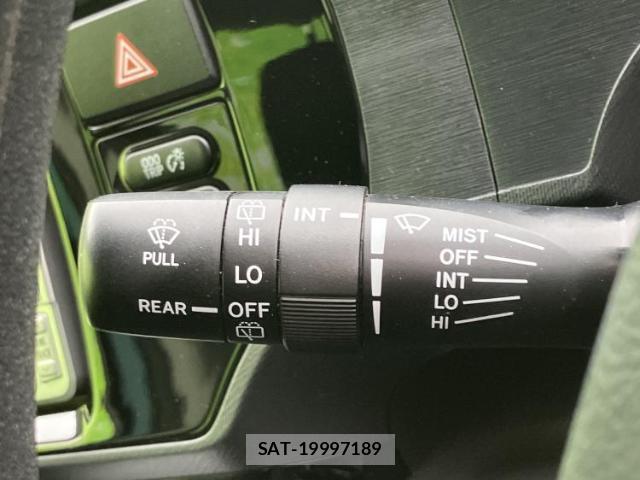 Toyota AQUA 2015-07 8225318-16
