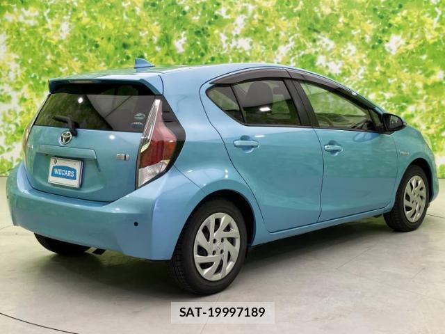 Toyota AQUA 2015-07 8225318-2