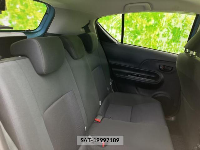 Toyota AQUA 2015-07 8225318-4