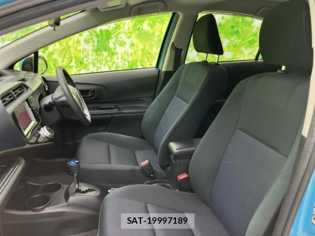 Toyota AQUA 2015-07 8225318-5